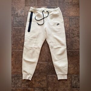 Nike Tech Men’s XL Joggers with Black Accents Like New